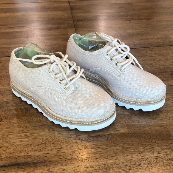 Torrid Wide Width Canvas Platform Oxford Lace-Up Shoes Natural Canvas 6.5WW - Picture 7 of 12